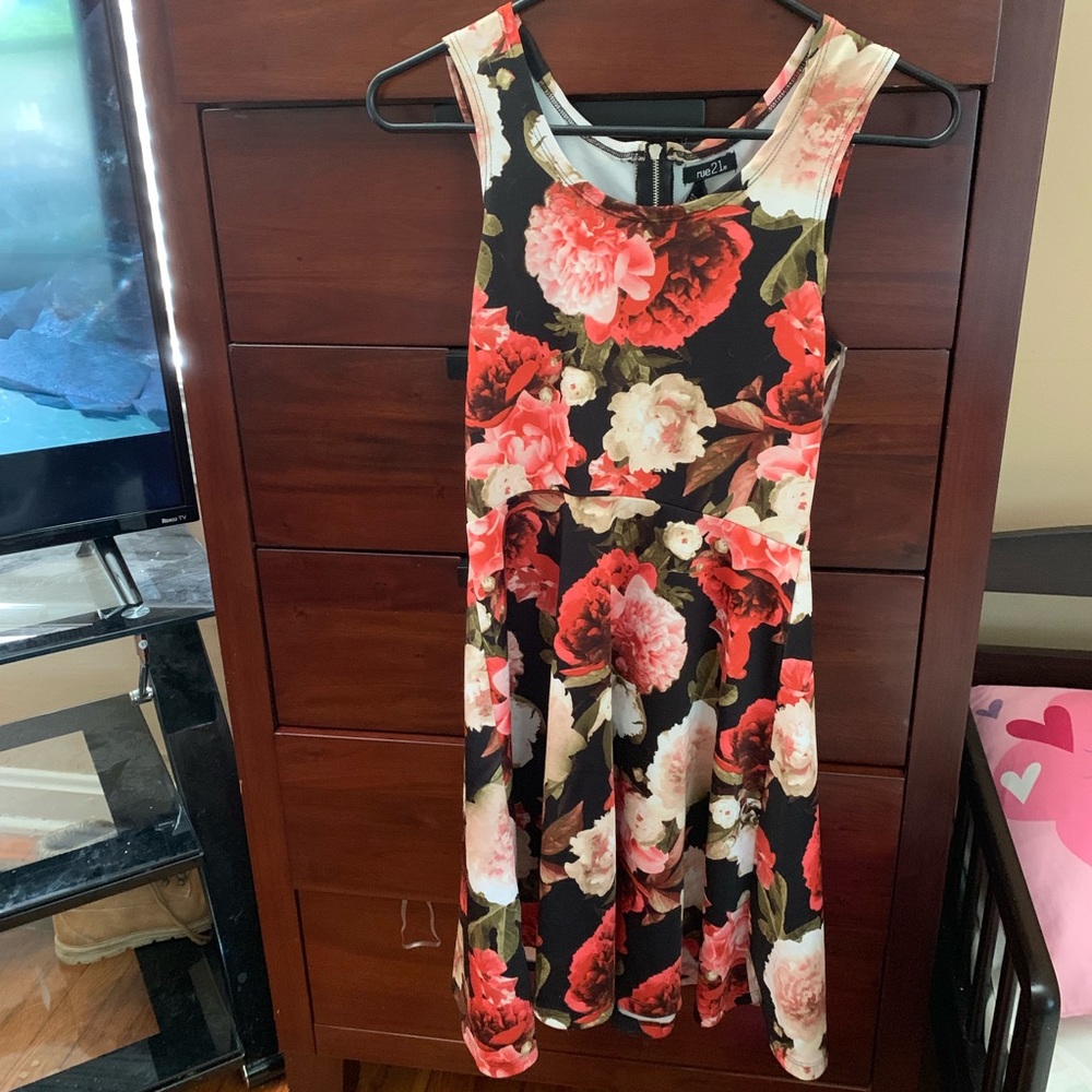 Floral sleeveless dress